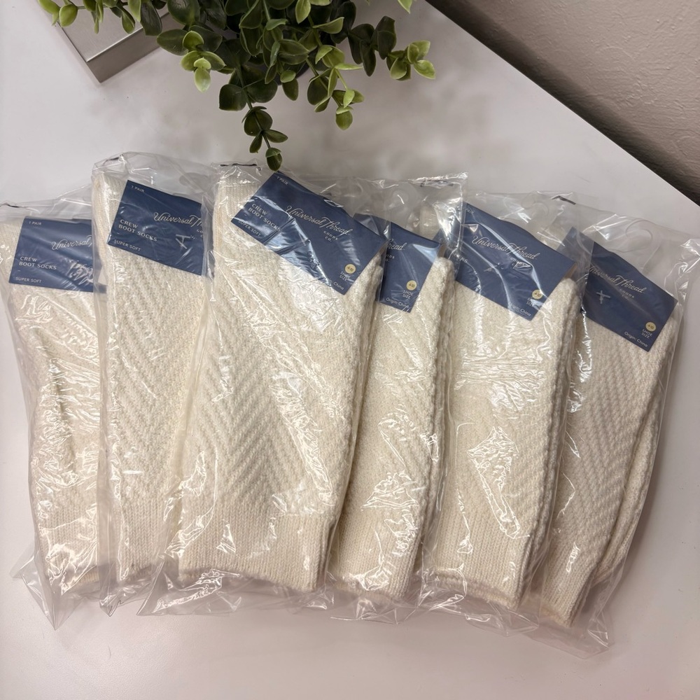 NEW Universal Thread Cream Color Super Soft Textured Crew Boot Socks 6 PAIRS